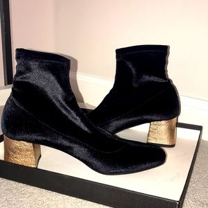 Aska Gia Closed Toe Pull On Black Velvet Booties